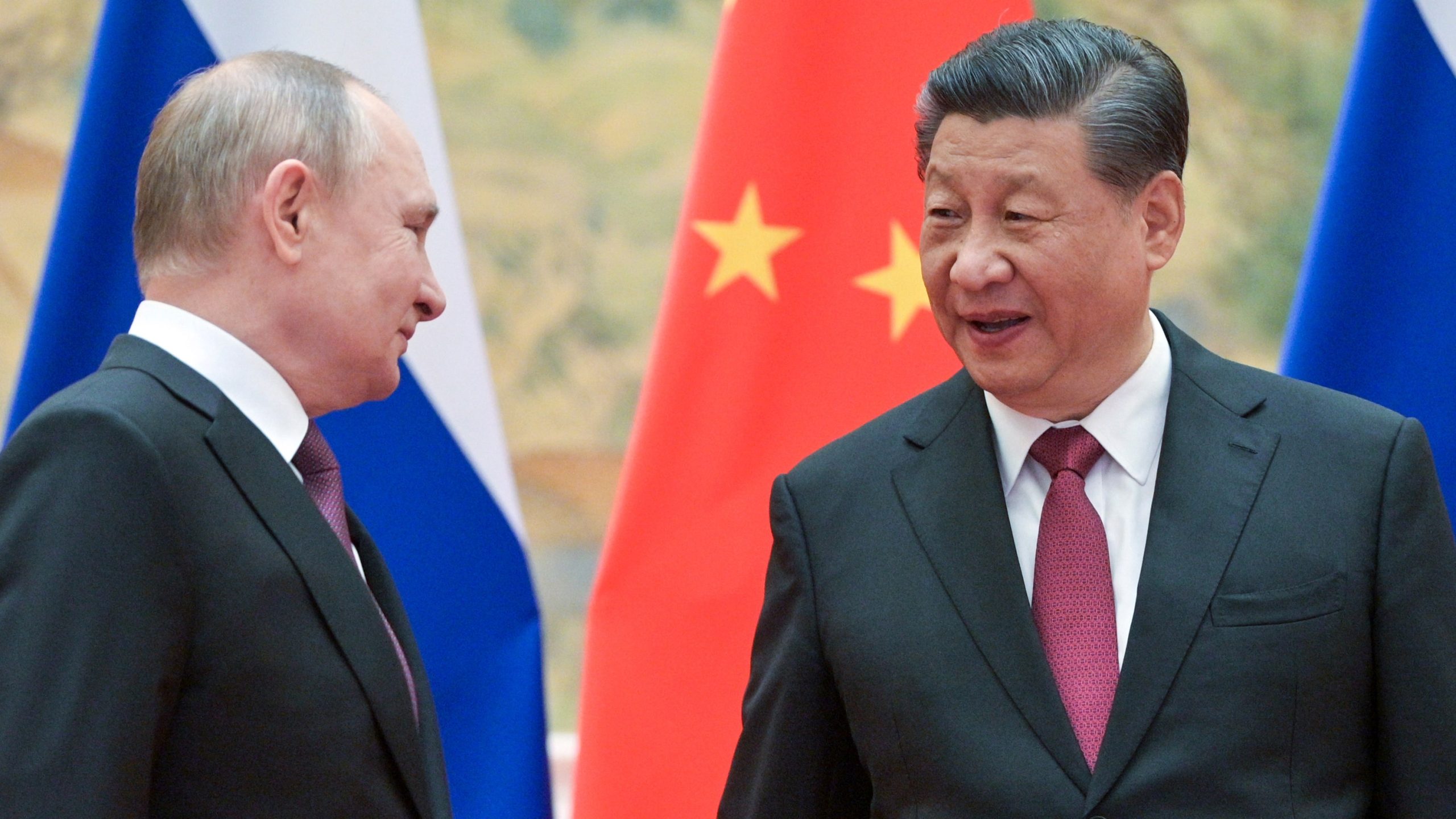 Russia, China team up against the US dollar with planned blockchain payment system [Video]