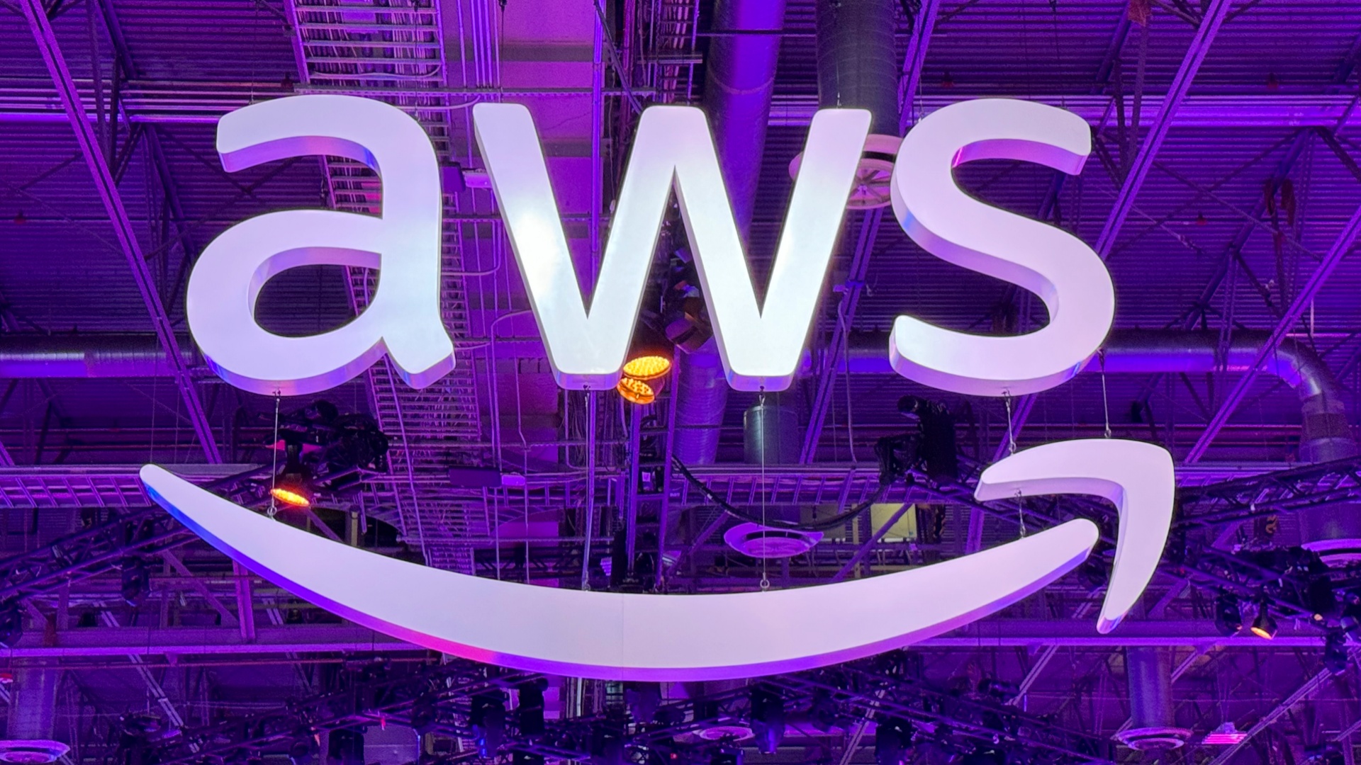 Amazon slashes cloud computing jobs [Video]