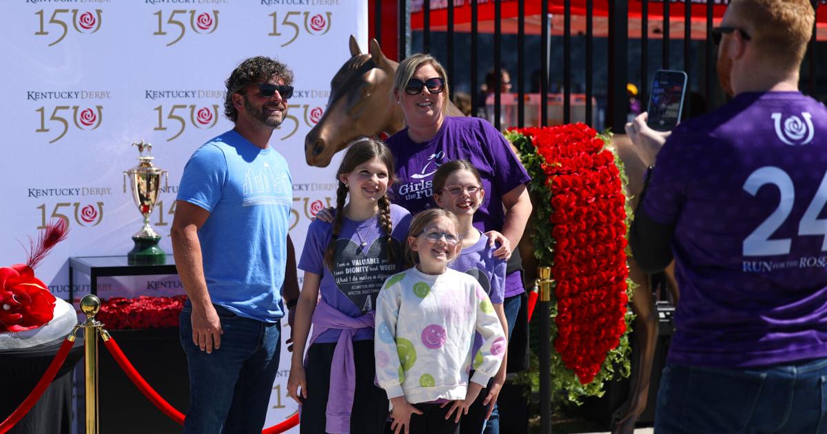 Louisville City FC fans get close look at Kentucky Derby 150 trophy at Lynn Family Stadium | Derby 150 [Video]
