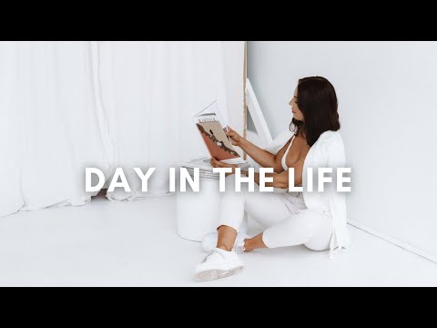 DAY IN THE LIFE | Work, Photoshoot, Women’s Networking Event, Prawn Fajita Recipe + Oodie Review [Video]
