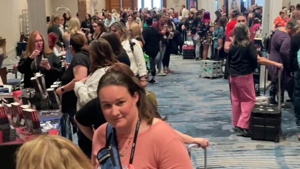 Colorado book event attendees say ‘they barely survived’ shambolic conference, with reports of ‘harassment, theft and assault’ – as hit author Rebecca Yarros joins backlash against ‘Fyre festival of books’ [Video]