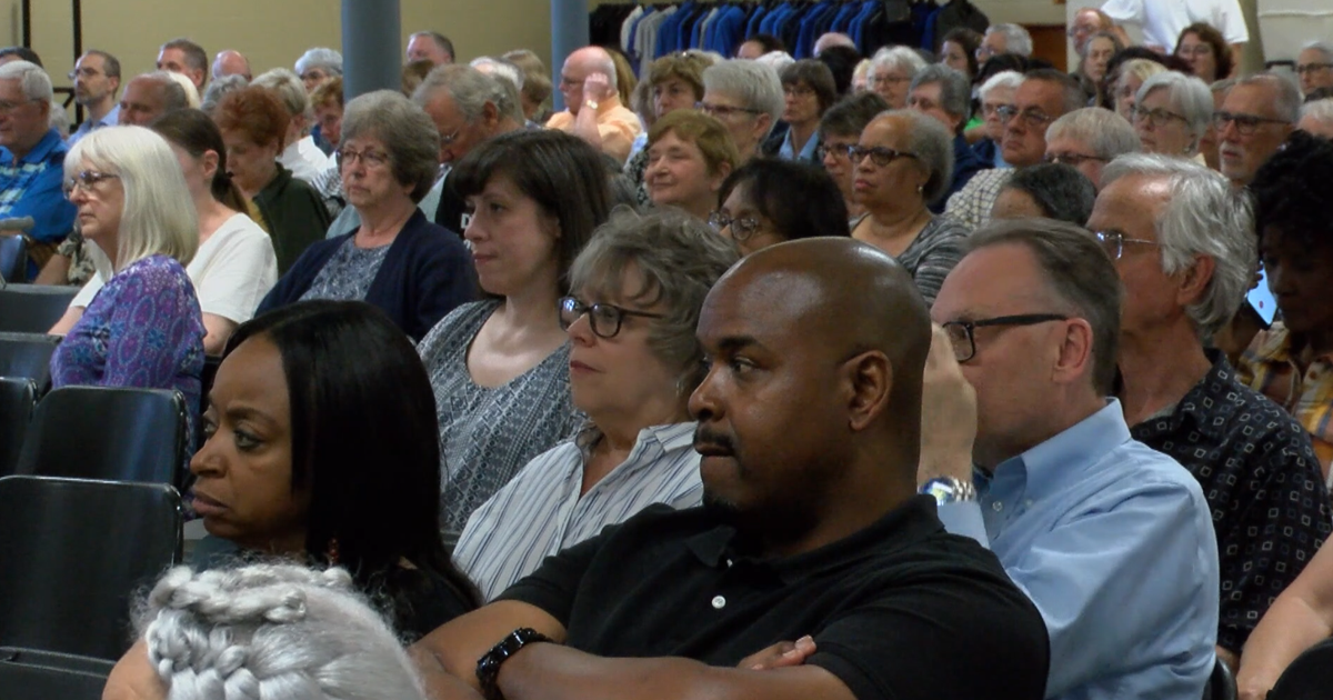 Community members band together to discuss major issues the city is facing | News [Video]