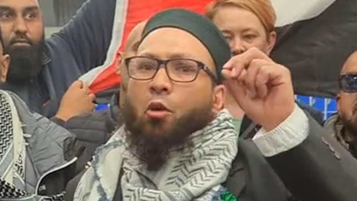 How could the Greens NOT know about councillor’s vile rant against a rabbi? Party faces fury for failing to suspend pro-Gaza activist over tirade against Jewish chaplain [Video]