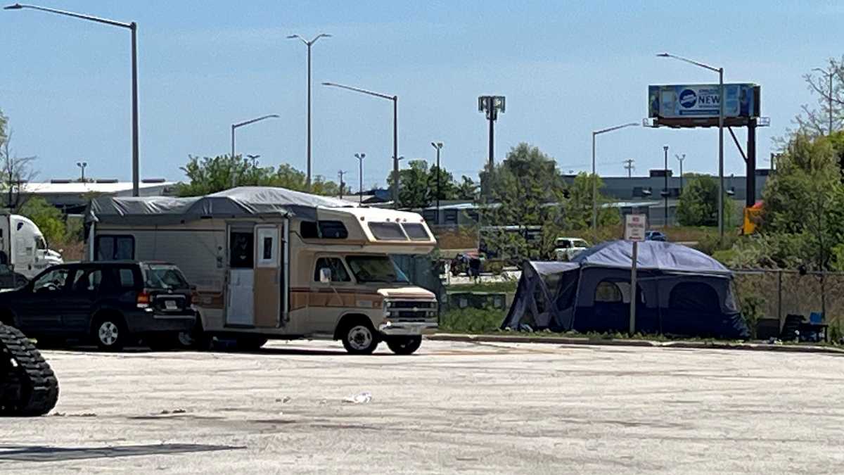 Homeless encampments at park and ride lots to be cleared [Video]