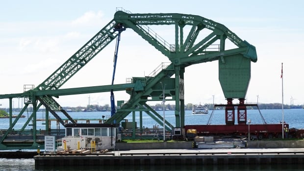 Removing century-old bridge among options feds considering to fix Kingston causeway closure [Video]