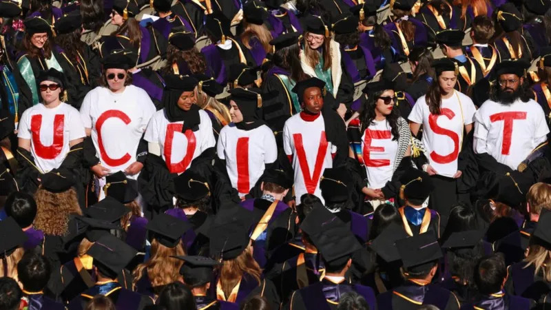 University students walk out of graduation event [Video]