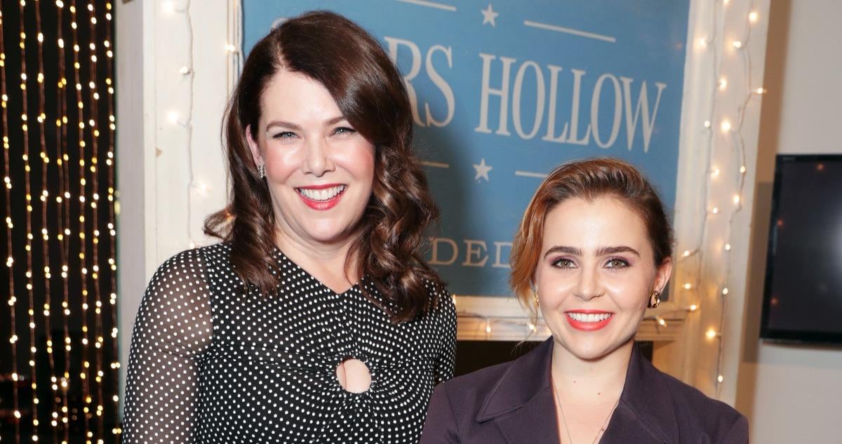 Mae Whitman Reveals Pregnancy With Help From ‘Parenthood’ TV Mom Lauren Graham [Video]