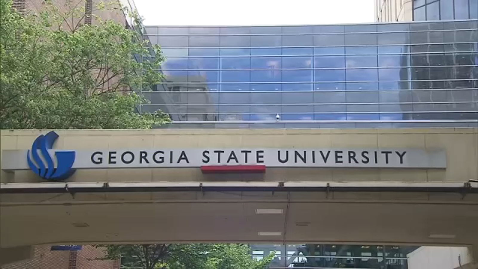 1,500 Georgia State University applicants mistakenly got acceptance emails [Video]