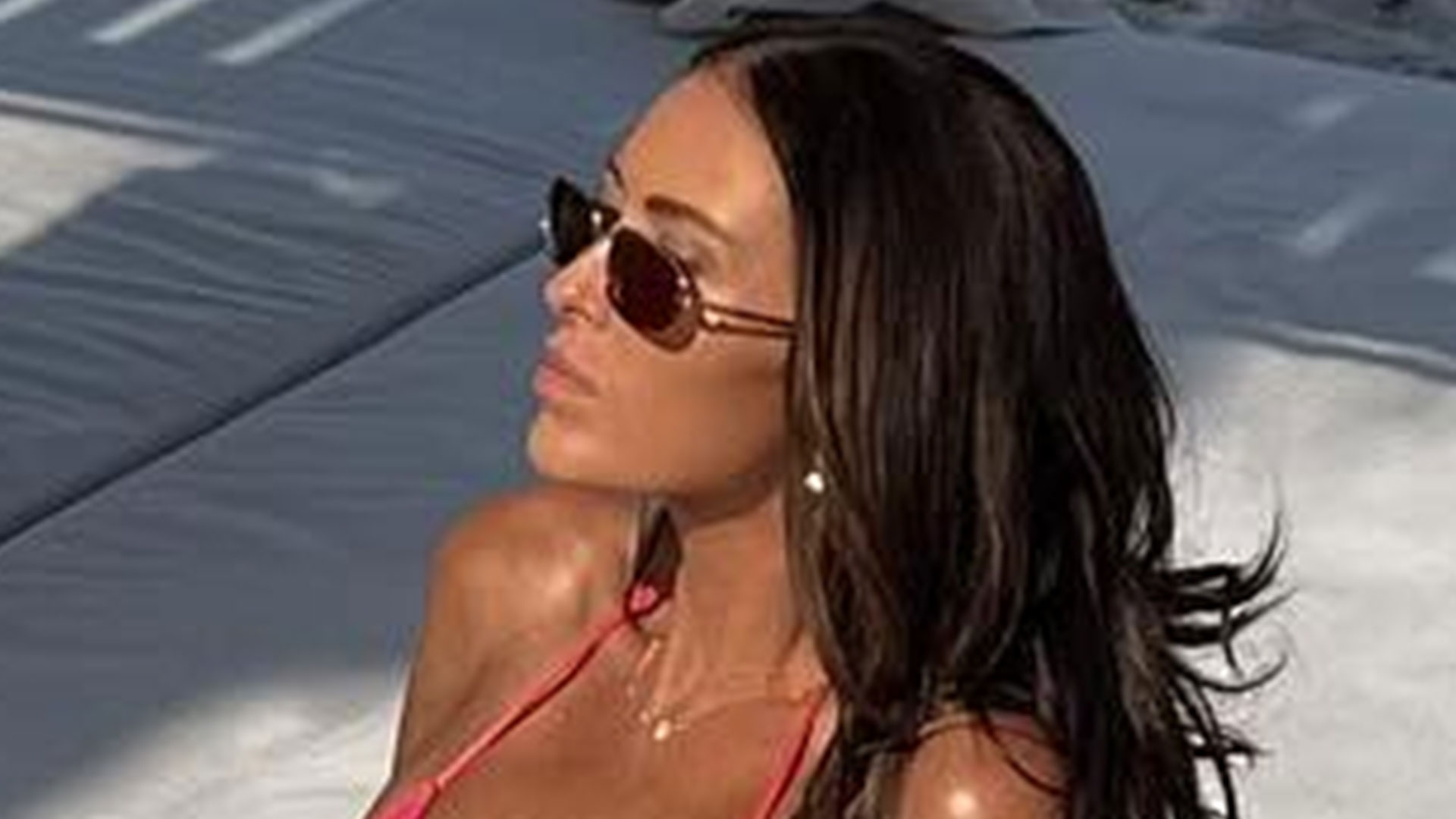 Stunning golf Wag Paulina Gretzky puts on busty display in bikini as fans say ‘I guess DJ gave up golf – I would too’ [Video]