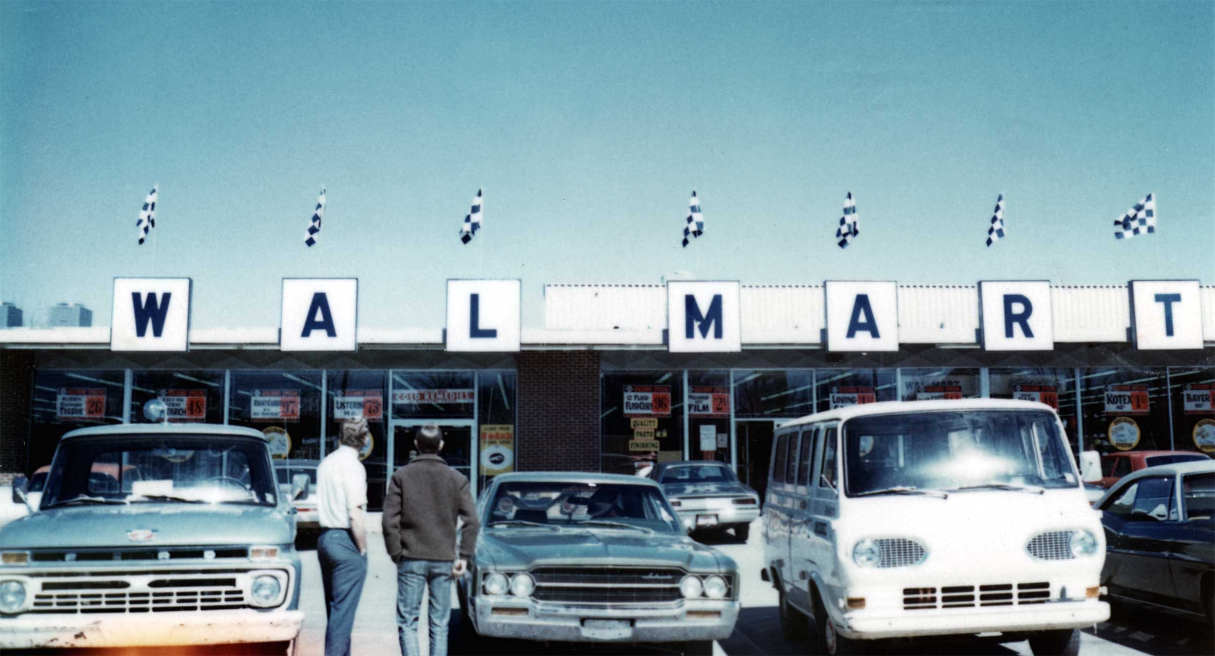 What Walmart Looked Like When It First Opened In 1962 [Video]