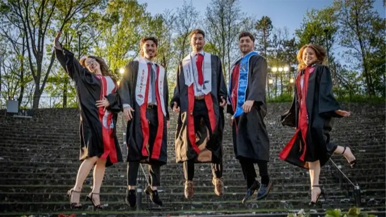 NJ quintuplets make history by graduating together from same university [Video]