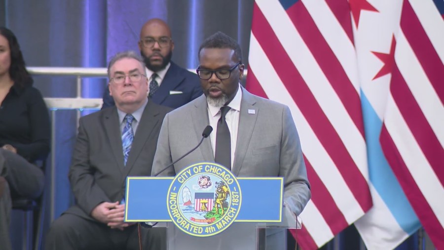 Johnsons community-led plan to address Chicago crime and violence. But whats the role for police? [Video]