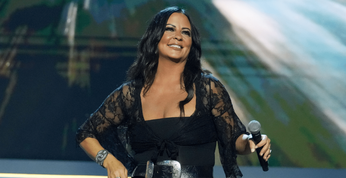 Sara Evans Cancels ACM Awards Show Appearance, Issues Statement [Video]