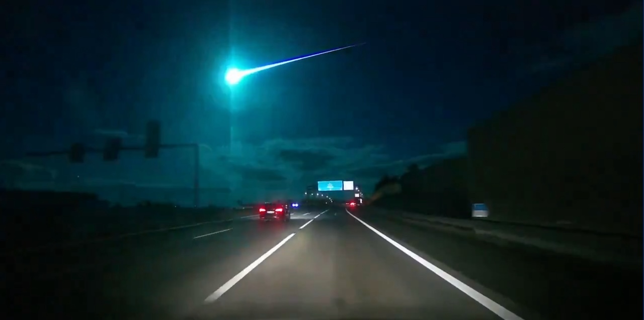 Incredible Videos of a Blue-Green Meteor Streaking Across the Sky Over Portugal and Spain