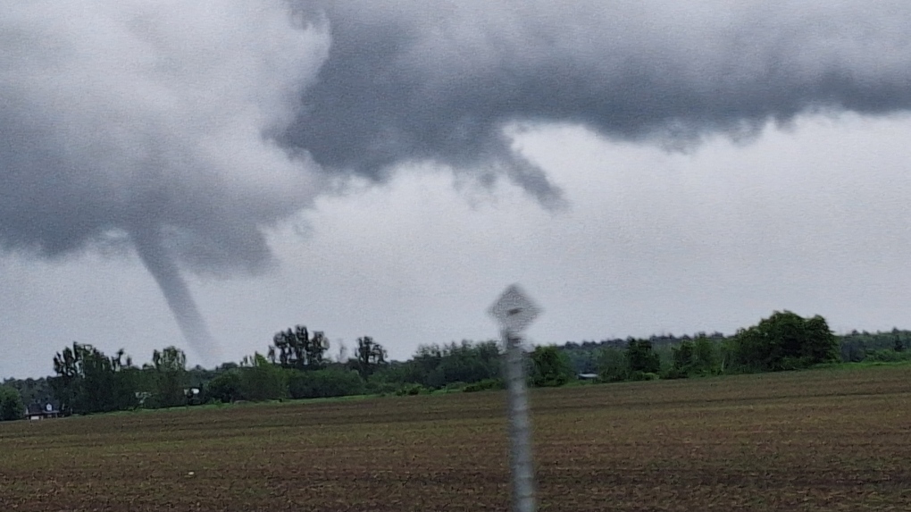 Tornado touches down in Rigaud, Que.: reports [Video]