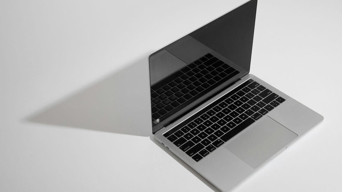 Apple’s First OLED MacBook Model To Launch In 2026; Report [Video]