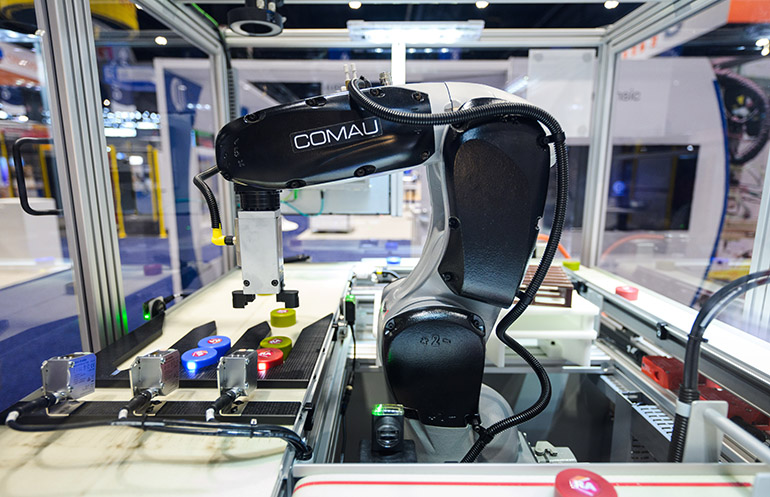 Comau changes with robotics market, adds focus on software and new applications [Video]