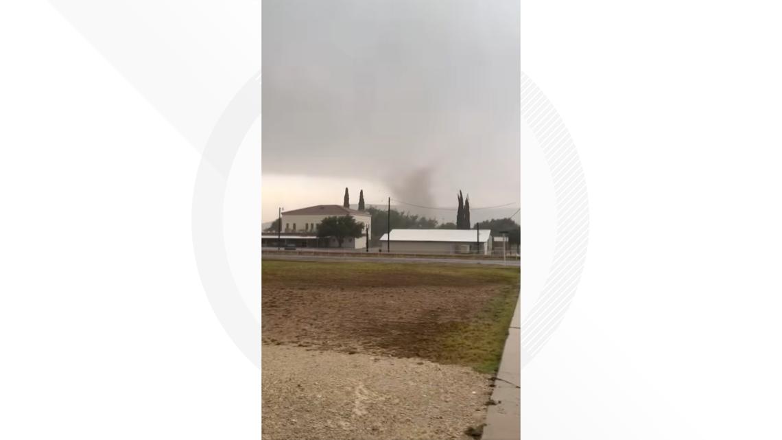 Tornado touches down in Sanderson [Video]