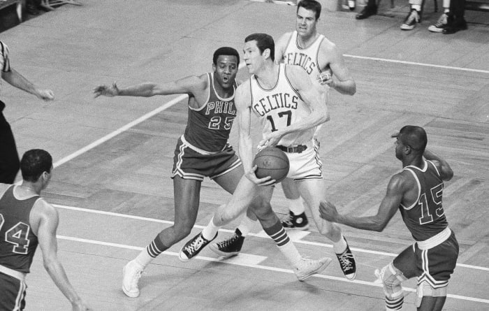 Chet Walker, a 7-time All-Star forward who helped the 76ers win the 1967 NBA title, has died [Video]