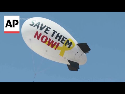 Zeppelin-like balloon launched in Tel Aviv to demand release of hostages in Gaza [Video]