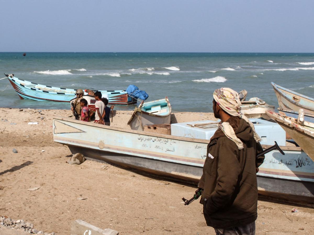 Video shows the Houthis attack a merchant ship with a naval drone seemingly disguised as a slow fishing boat [Video]