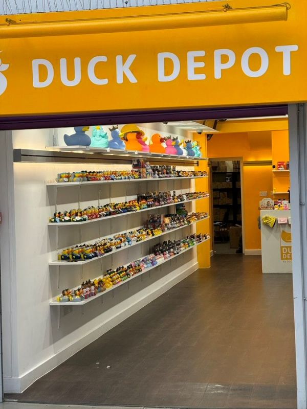 The Rubber Duck Store in the Train Station [Video]