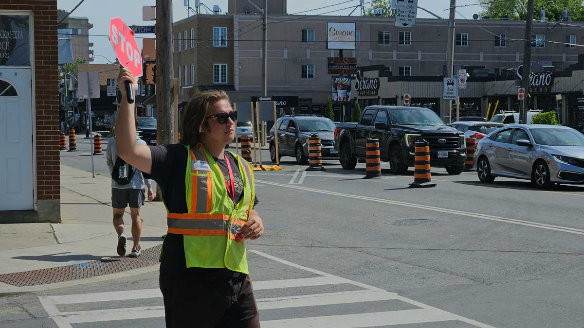 A dedicated crossing guard charts his own path to a degree in Creative Industries [Video]