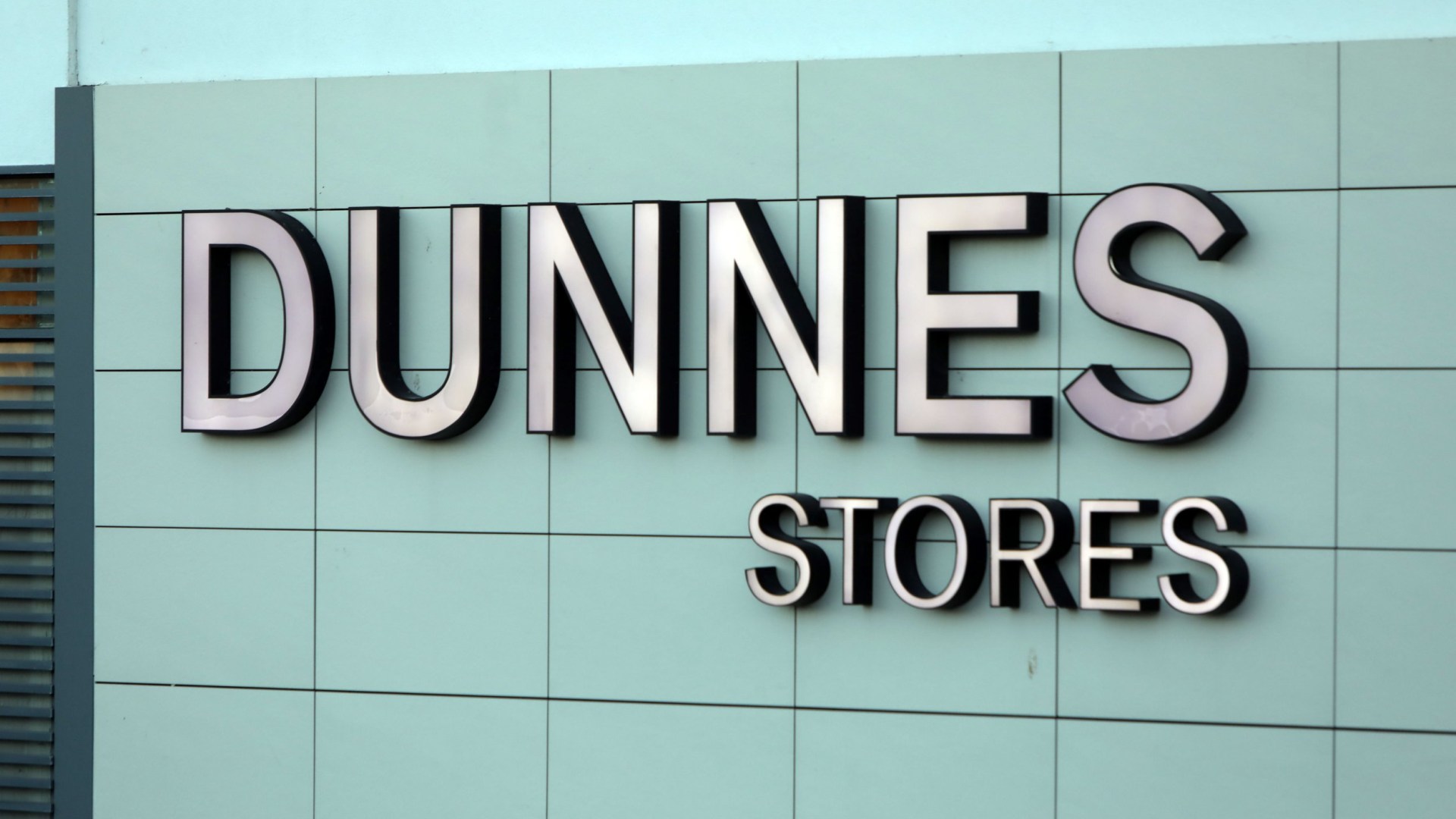Dunnes Stores fans rushing to buy new ‘on trend’ dress that’s perfect for summer events and costs just 35 [Video]