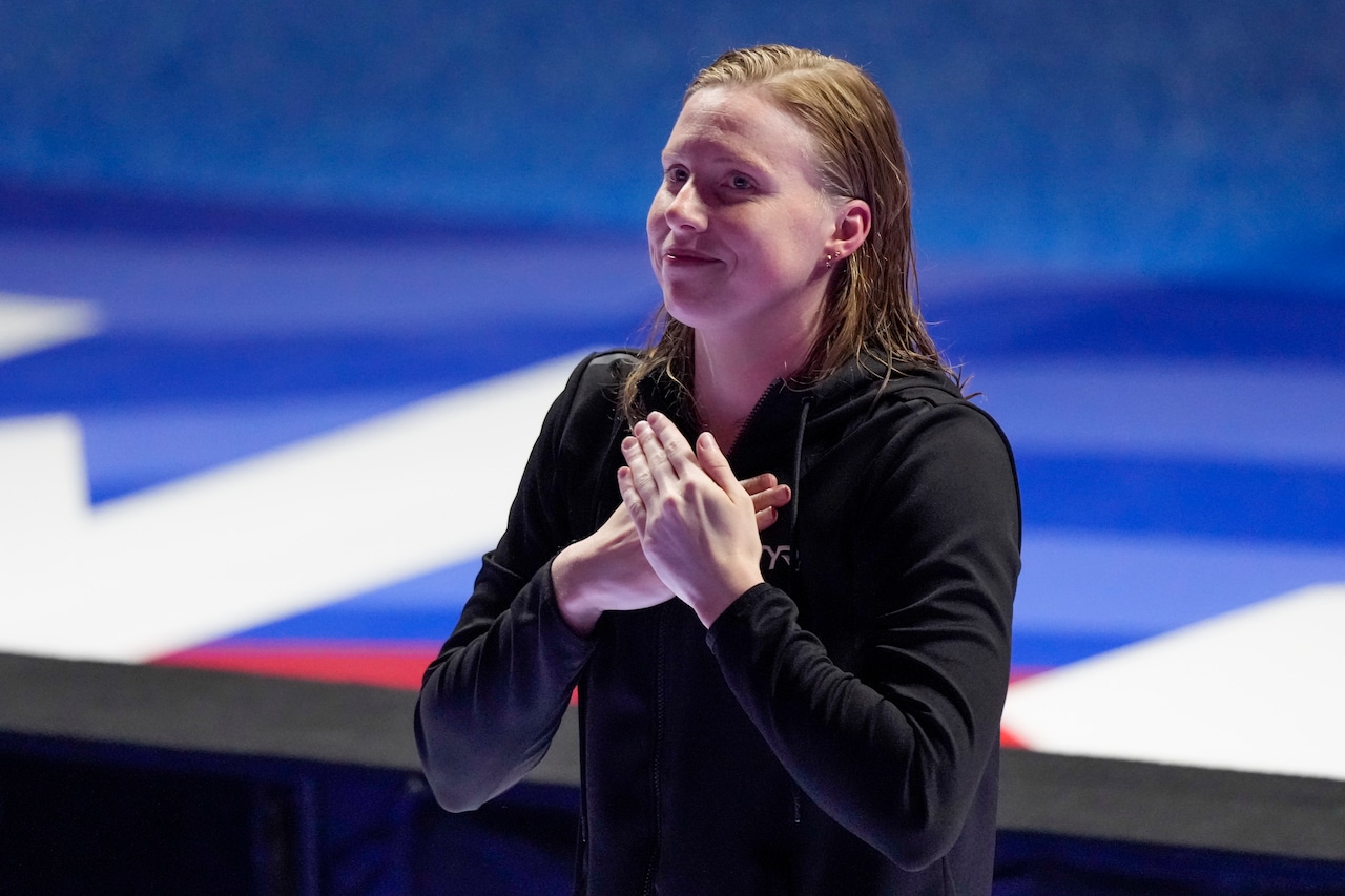 U.S. swimmer qualifies for the Olympics, gets marriage proposal after race [Video]