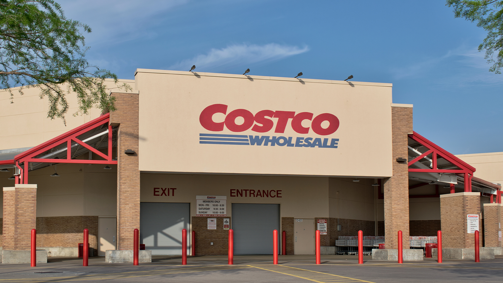 Actually a zoo, blasts Costco member sick of constantly busy store – but rival Sams Club offers a solution [Video]