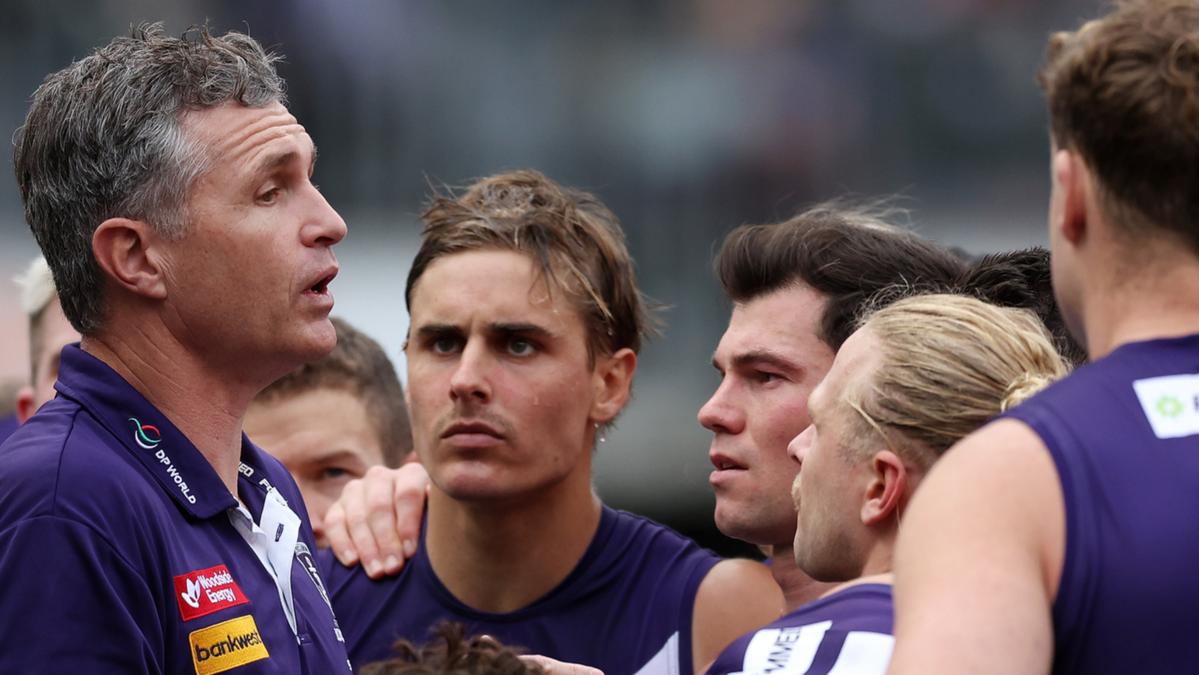 Fremantle Dockers coach Justin Longmuir pleased with response from midfielders to public criticism [Video]