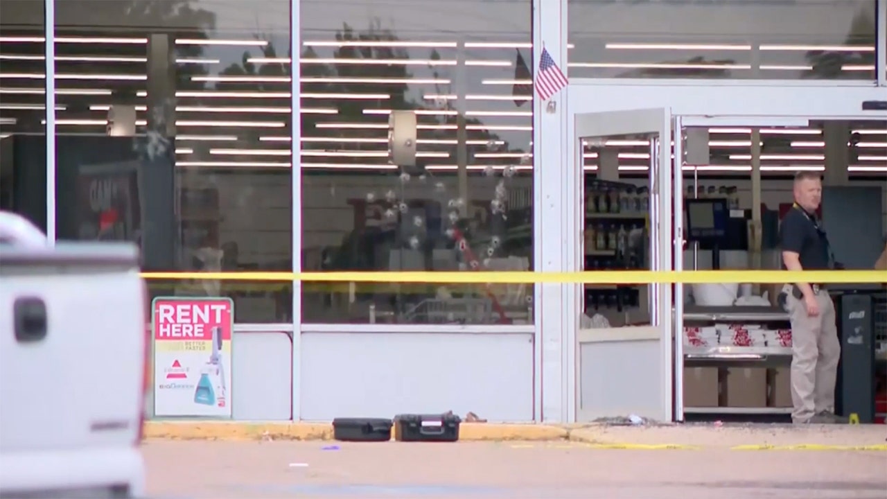 Arkansas police confirm 4th victim died in grocery store shooting [Video]