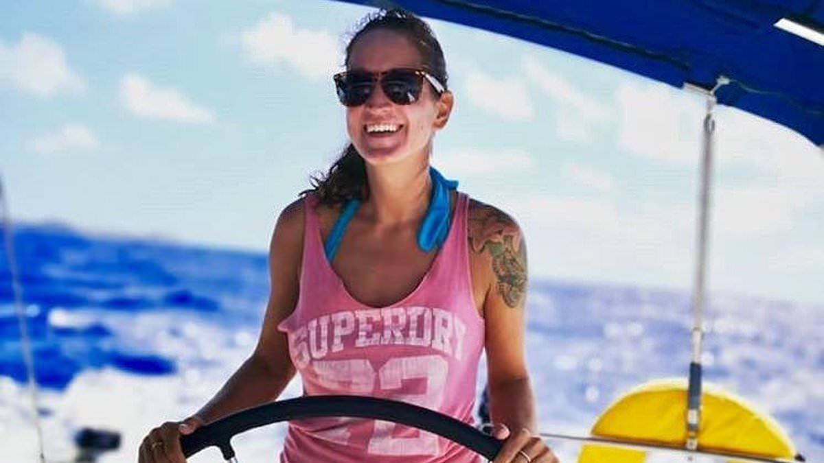 Family of British air hostess who vanished from her American boyfriend’s yacht in the Caribbean hit out against police chief who has quit while leading investigation into her disappearance [Video]