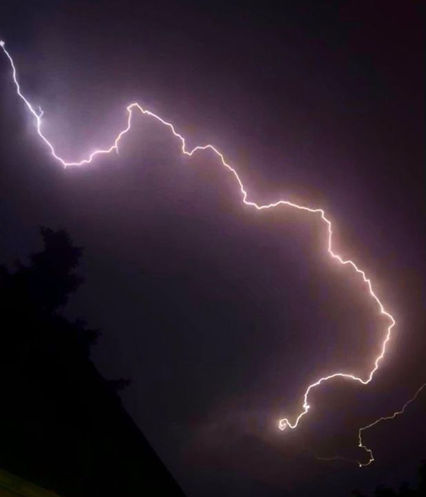 Top 12 activities that lead to lightning deaths [Video]