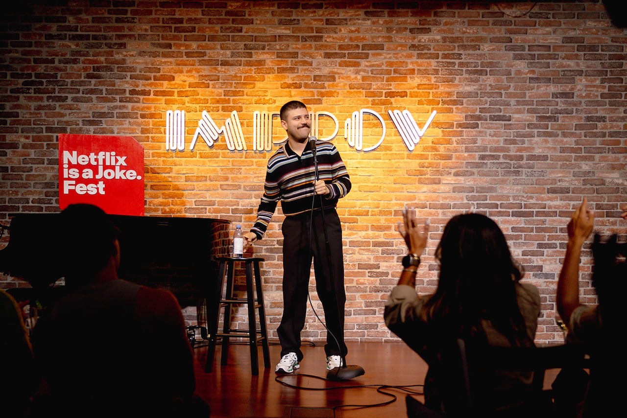 Venezuelan comedian Angelo Colina is resonating with Latino audiences [Video]