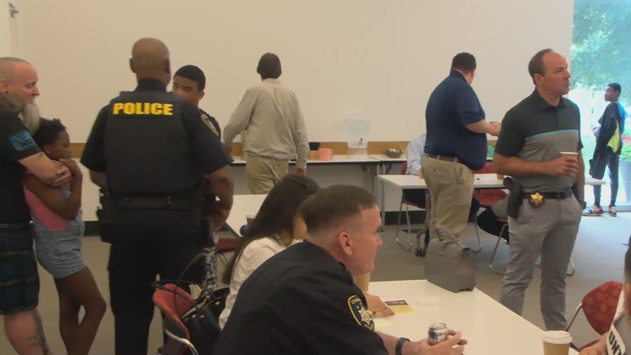 Champaign Police meet with community over coffee [Video]