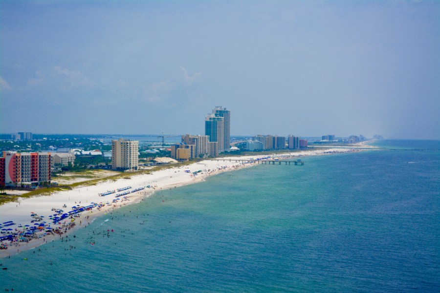 Banner plane in Orange Beach pulls ad for OnlyFans account; mayor and beachgoers furious [Video]