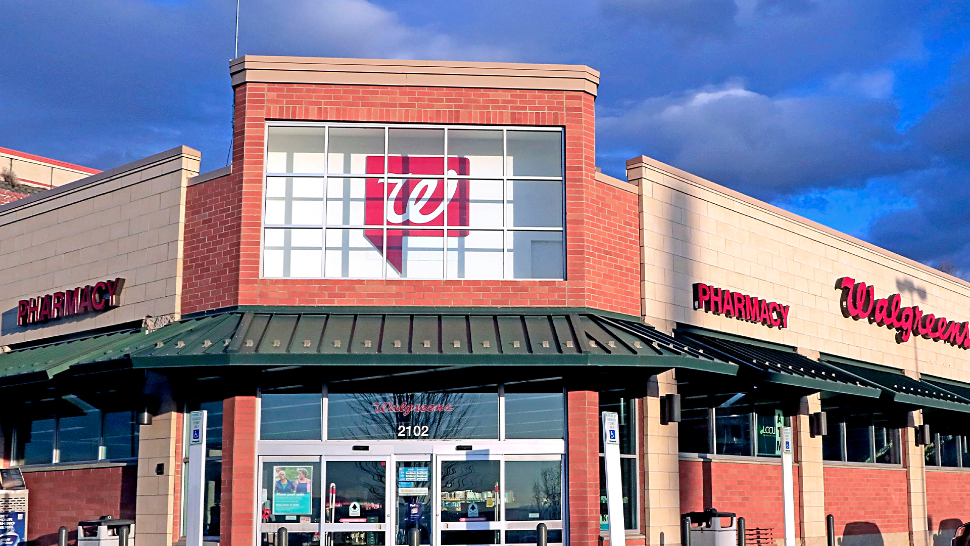 Walgreens CEO announces ‘meaningful percent’ of its 8,600 stores across US to close – and confirms services will be cut [Video]