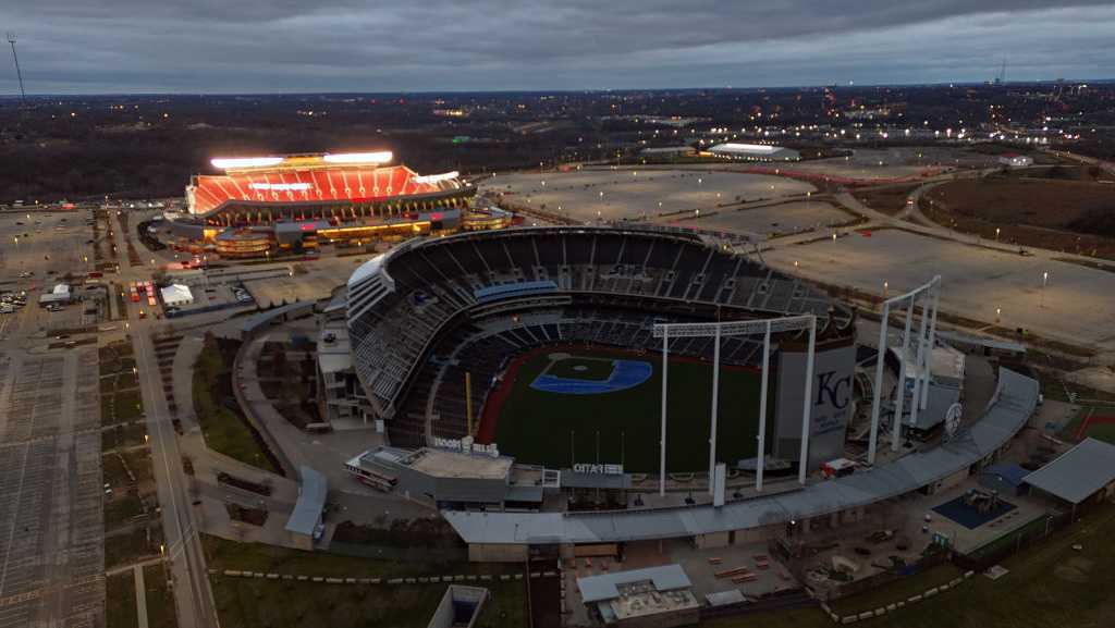 Missouri governor says public aid plan coming for Chiefs, Royals stadiums [Video]