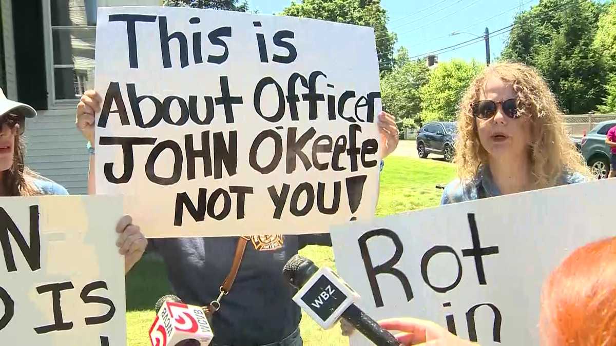 Tensions run high outside courthouse as jury deliberates Karen Read case [Video]