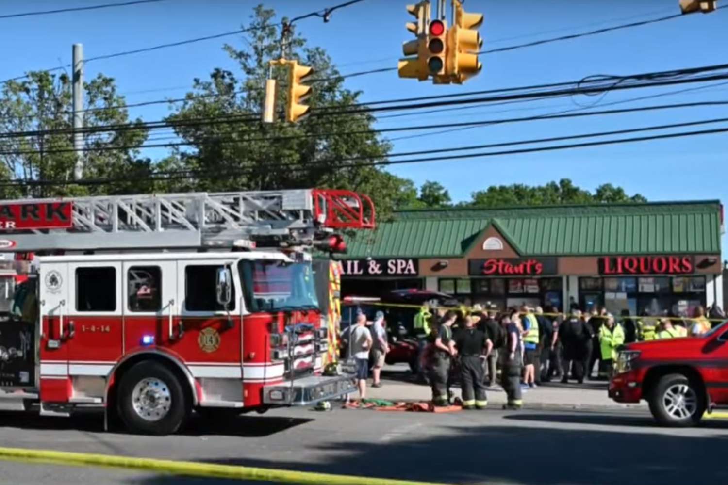 4 Dead, at Least 9 Injured After Minivan Crashes Into Long Island Nail Salon [Video]