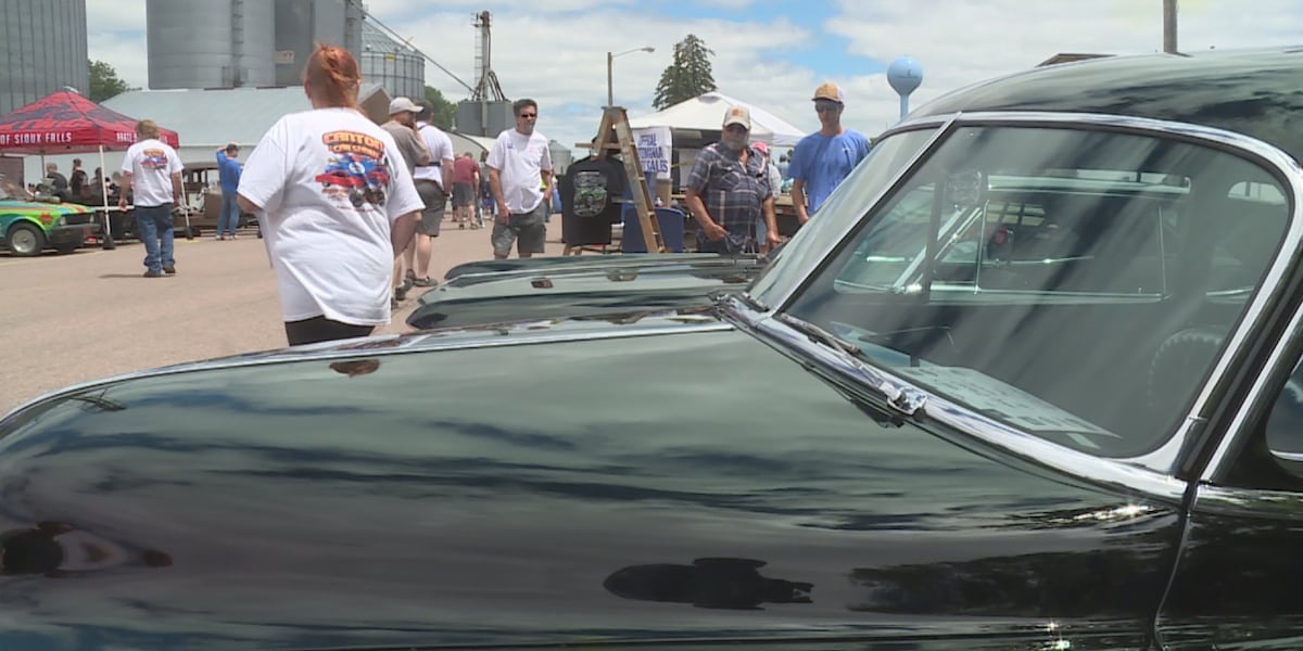 Classic car enthusiasts from over 20 states take on Automania [Video]