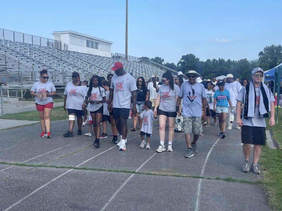 Norfolk NFL player hosts community event for mens mental health awareness [Video]