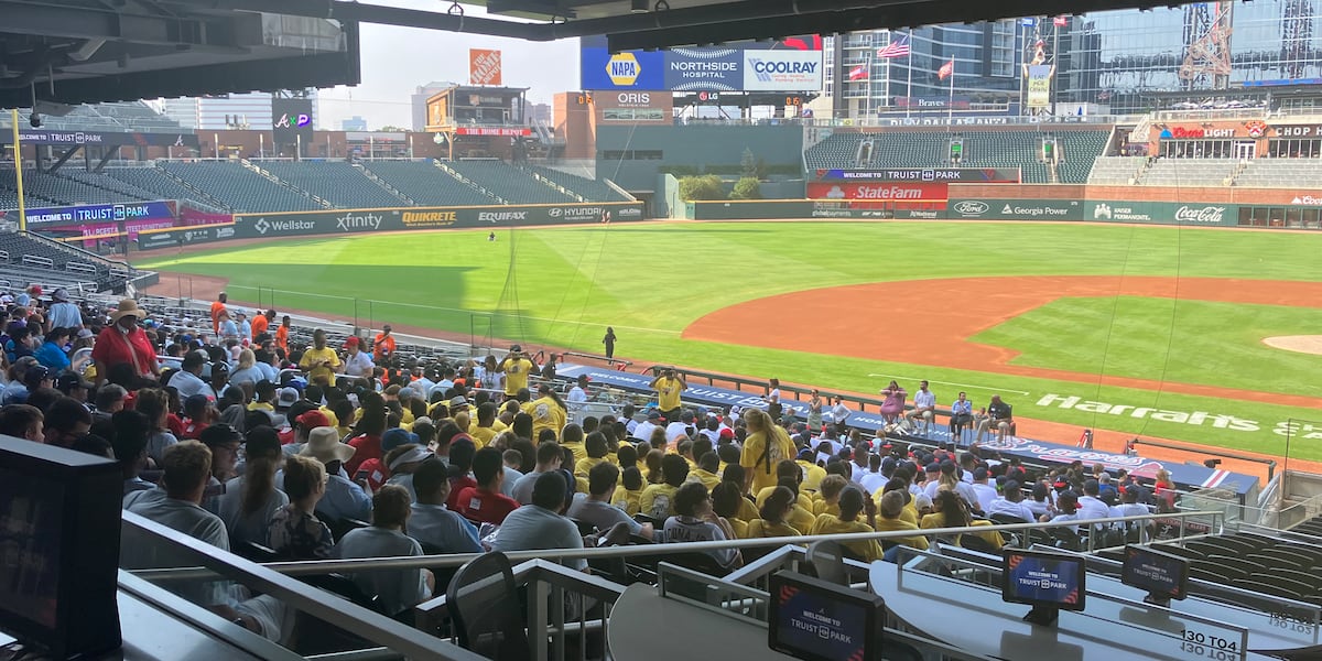 Hundreds of students with disabilities meet with Atlanta Braves before game [Video]