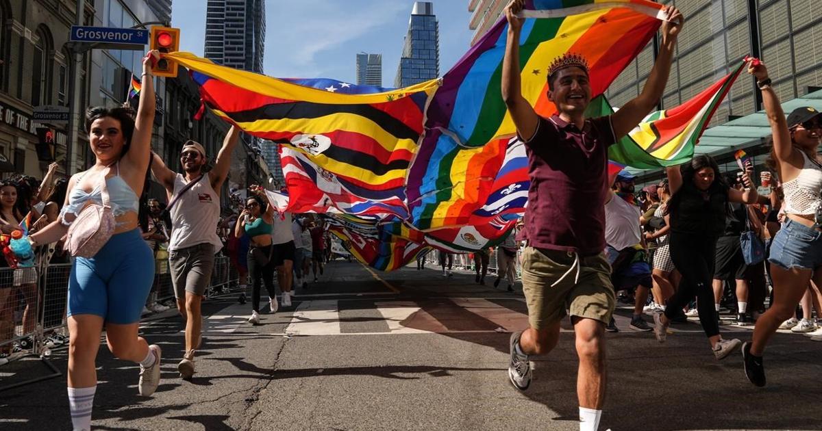 Thousands celebrate Pride in downtown Toronto [Video]