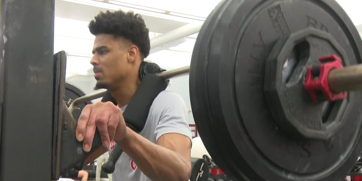 Bradley Braves going all-out in the weight room as they get ready for the fall season [Video]