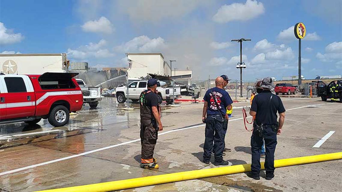 Old Buc-ee’s location in Luling catches fire during demolition [Video]