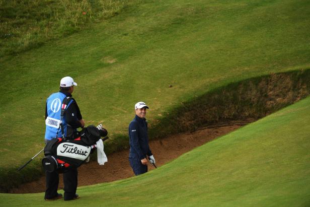 Watch Justin Thomas’ creative strategy for getting out of Royal Troon’s bunkers | Golf News and Tour Information [Video]