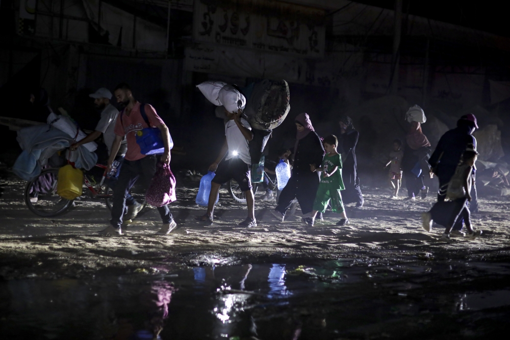 Israel orders Palestinians to flee Khan Younis, signaling likely new assault on southern Gaza city [Video]