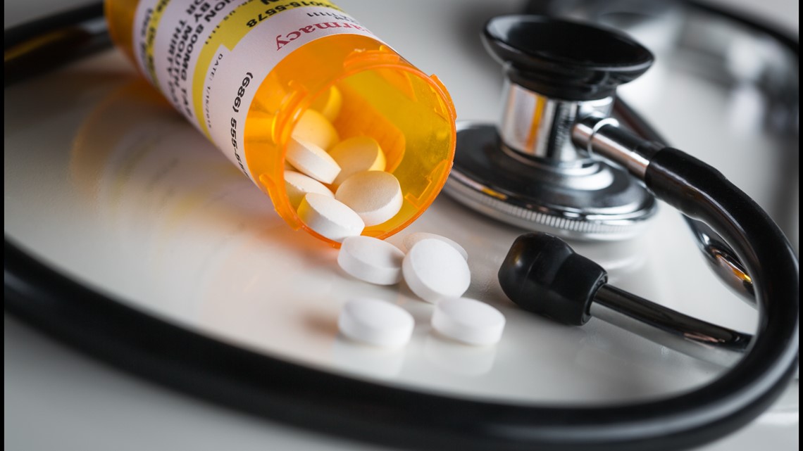 Study: Patients on these antidepressants more likely to gain lbs [Video]